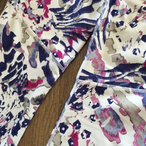 O’Neill active wear capri pants - Picture 3 of 5